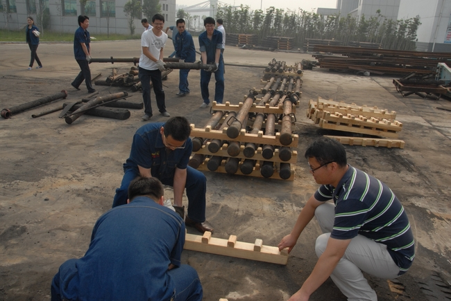 霄云煤矿组织机关科室人员进行义务劳动