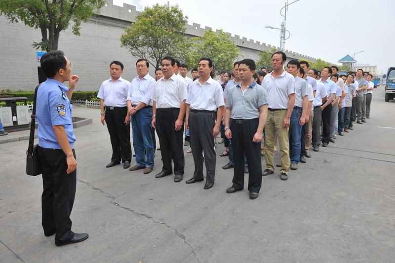运河煤矿组织管理人员赴邹城监狱进行现场警示教育