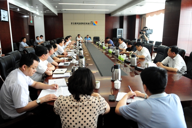 市委常委、常务副市长刘中会来集团公司调研时指出：节支降耗促增收增效