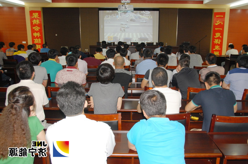 霄云煤矿举办汽车驾驶员行车安全专题培训