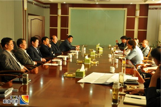 金乡县委书记董冰到花园煤矿召开政企合作现场办公会