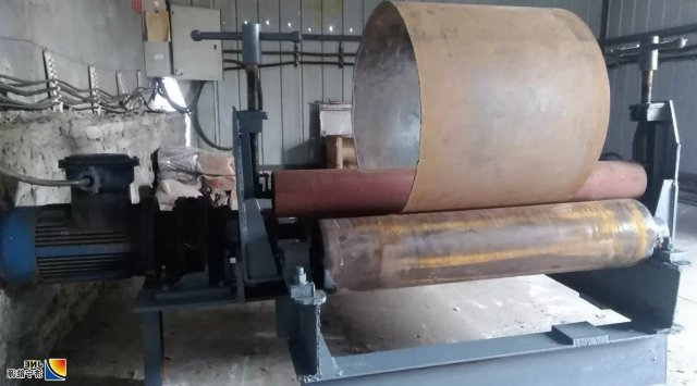 安居煤矿妙用闲置设备制作卷板机