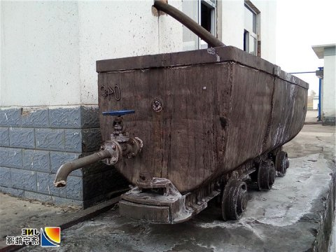 朱家峁煤矿旧矿车变身“移动式煤泥沉淀池”