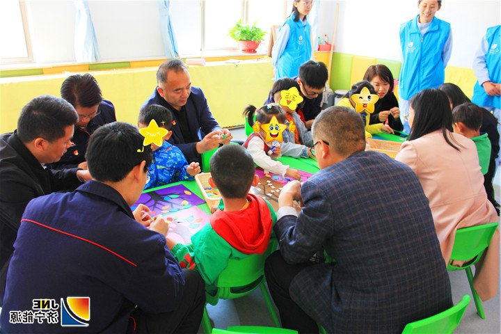 1556591890931810.jpg 2019年4月28日,集团机关党员志愿服务队走进儿童康复中心。3.jpg