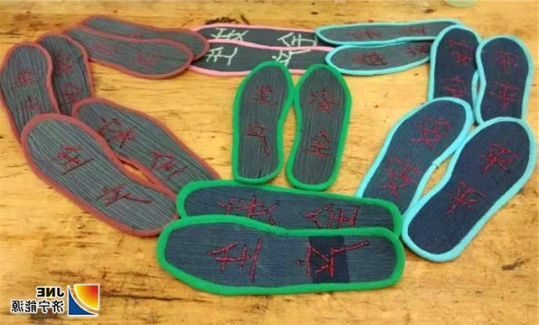 阳城煤电女工做鞋垫为千米井下职工传递关爱