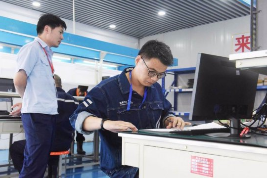 状元榜 | 勤学善思 敢于创新——记集团公司2020年技能大赛矿井维修电工“状元”李平洋