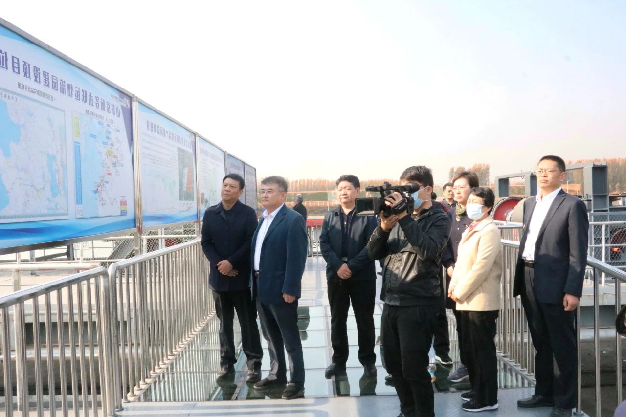 全市国资系统观摩团到济矿物流观摩指导1.jpg