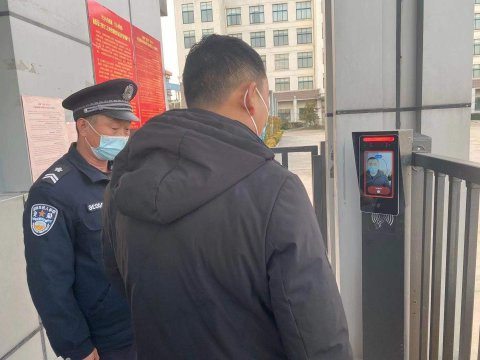 民生热能人脸测温门禁“神器”上岗  筑牢防疫“关口”