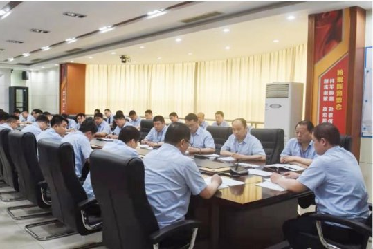 霄云煤矿举行“对标一流管理提升三年行动”启动仪式