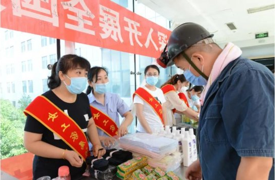 我为职工办实事丨安居煤矿“夏送清凉”活动掀起“点赞正能量”热潮