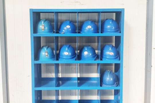 安居煤矿：“安全帽存放柜”亮相机电修理厂