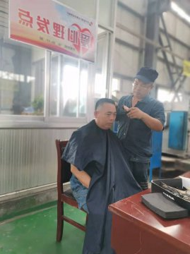 我为职工办实事丨安居煤矿为职工做好“头上功夫”