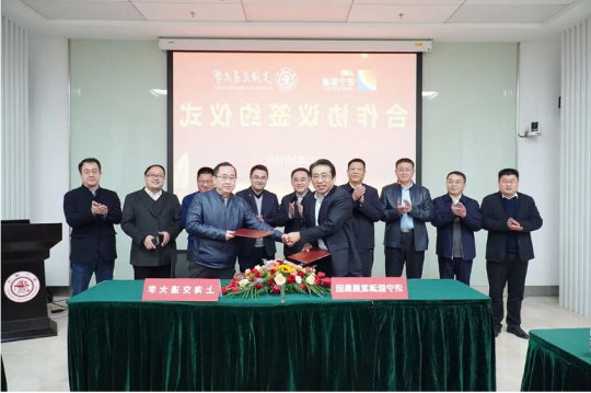 张广宇陪同王宏伟到上海考察走访重点企业